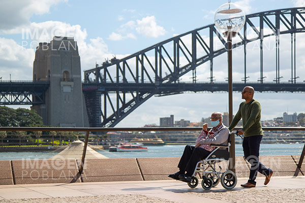 Arrestan a un australiano por saltarse cuarentena y mentir sobre su abuelo “moribundo”