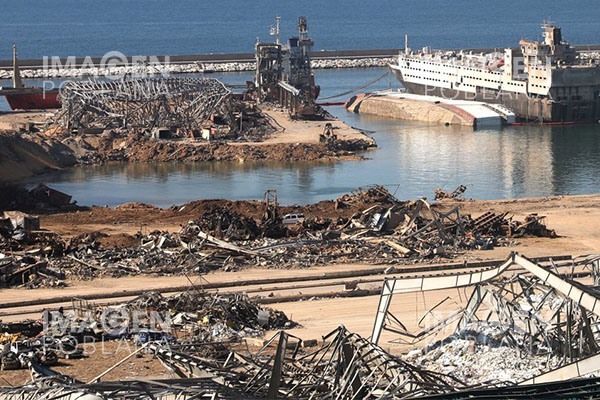 Un fuerte incendio se produce en el puerto de Beirut