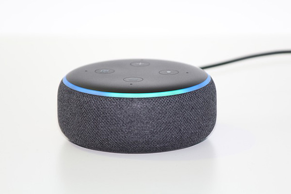 Cómo los asistentes de voz y los altavoces inteligentes escuchan todas tus conversaciones