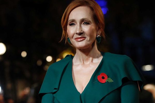 Comunidad trans "mata" a J.K. Rowling en redes por nuevo libro