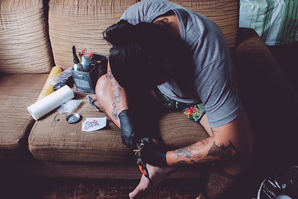 Tinta de tatuajes podría ayudar a detectar el cáncer, según estudio