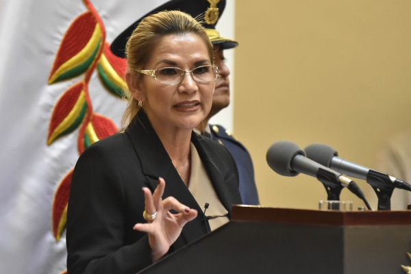 Presidenta transitoria de Bolivia retira su candidatura tras ocupar cuarto lugar en encuestas