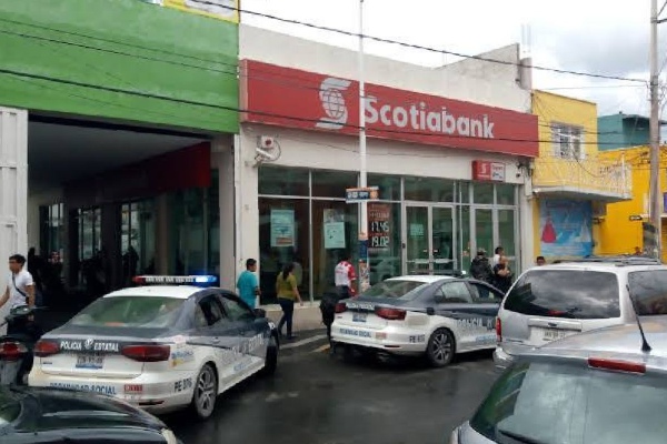 Pareja de hampones roba sucursal de Scotiabank