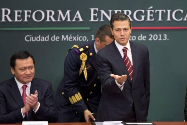 López Obrador presentará proyecto para revertir reforma energética