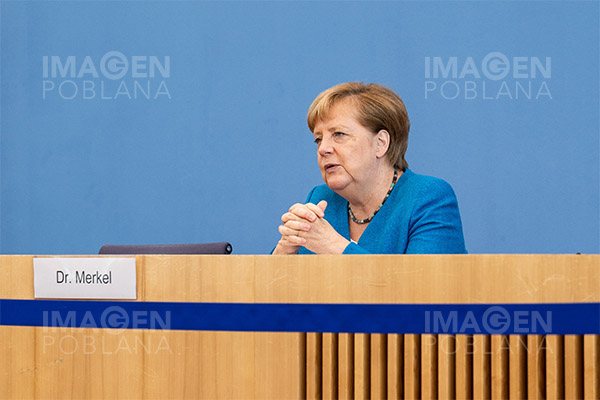 Merkel cede a las presiones de EU y limita la tecnología 5G de Huawei