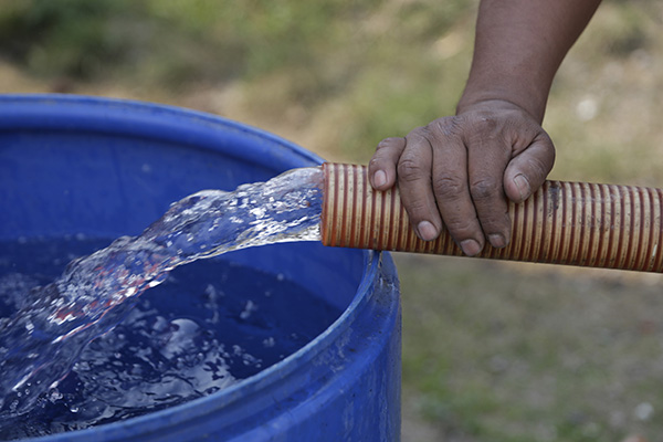 Continuará reparto de agua potable a zonas vulnerables: Barbosa