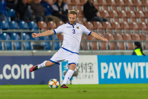 Capitán de la Selección de Armenia deja el futbol y se une al ejército por conflicto con Azerbaiyán