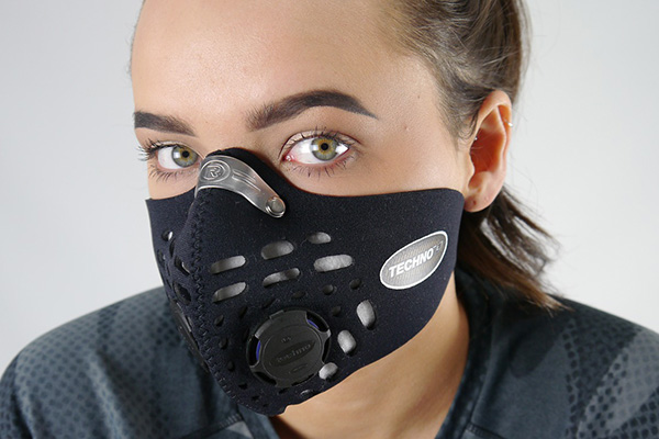 Crean una mascarilla automática que no se quita ni para comer