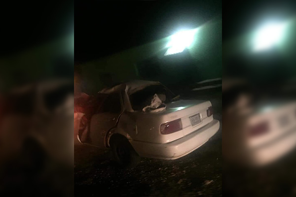 Fatal choque entre un taxi y una camioneta deja tres muertos
