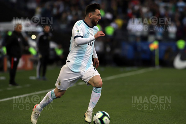 En plena pandemia, Messi regresa a Argentina en el único vuelo permitido