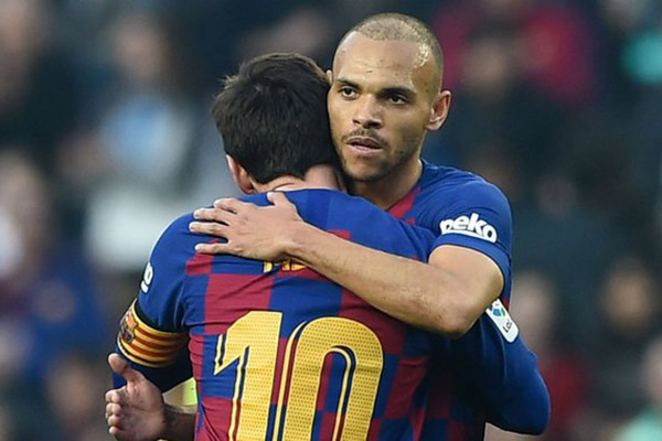 Revientan a Braithwaite en redes por usar el dorsal 9 del Barcelona