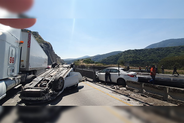 “El Mijis” sufre accidente en autopista al regresar de tratamiento médico