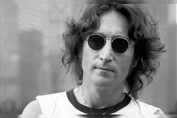 Fans recuerdan legado de John Lennon en su cumpleaños 80