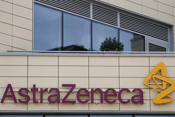 Voluntario para vacuna contra COVID-19 de AstraZeneca da positivo a la enfermedad