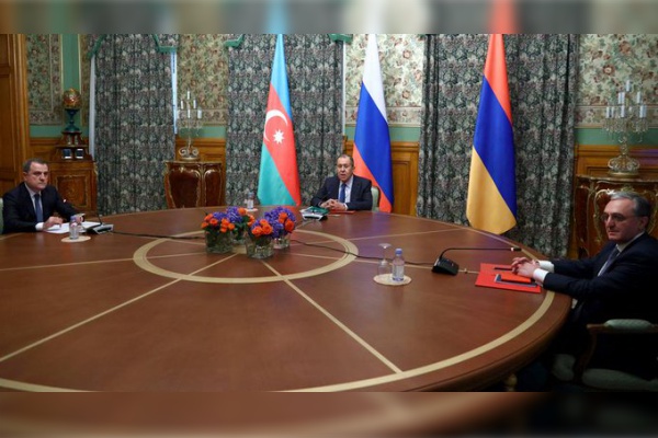 Armenia y Azerbaiyán acuerdan cesar hostilidades en Nagorno Karabaj este sábado