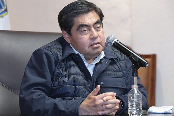 Llama Barbosa a servidores públicos municipales a no caer en la manipulación política