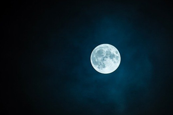 Captan Luna invertida alineada con Venus