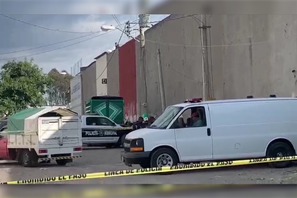 Cargador muere prensado tras caerle bultos con maíz