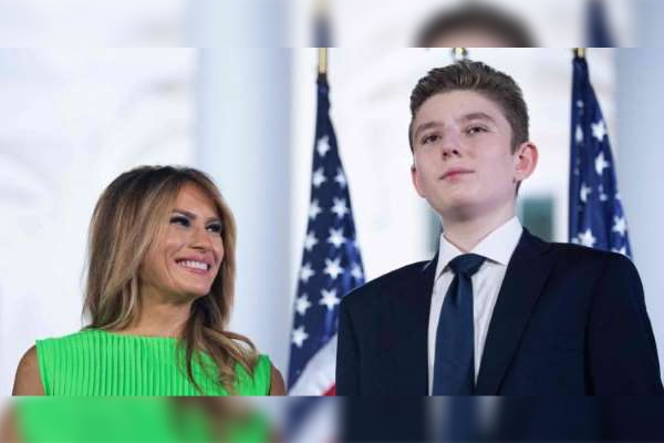 Hijo menor de Trump tuvo COVID-19 tras dar negativo a primera prueba