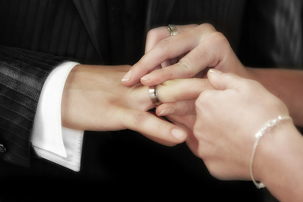 Se estaba casando y llegó su esposa para impedir la boda