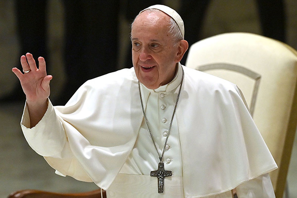 Papa Francisco respalda unión entre homosexuales: "tienen derecho a una familia"