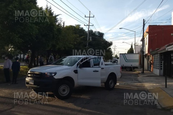 Agentes federales catean inmueble en busca de mercancía robada
