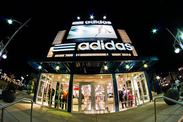 Adidas considera vender la marca Reebok