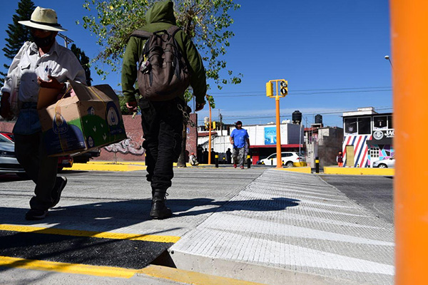 8,000 personas cruzarán seguros el Bulevar Esteban de Antuñano con nuevo paso a nivel de banqueta