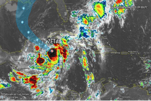 Zeta se convierte en huracán frente costas de Quintana Roo