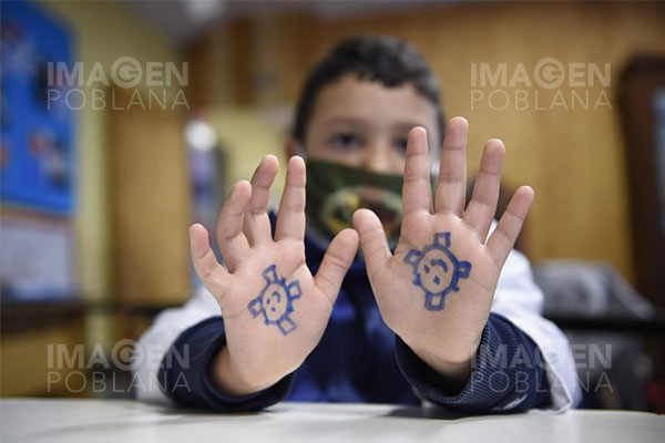 Cerca de 800,000 niños en EU dan positivo por COVID-19