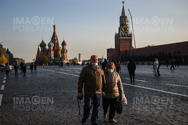 Putin espera inicio de vacunación masiva anticovid en Rusia para fin de año