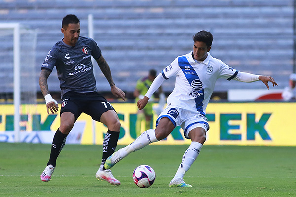 Un “suertudo” Puebla le gana a Atlas y sigue con vida