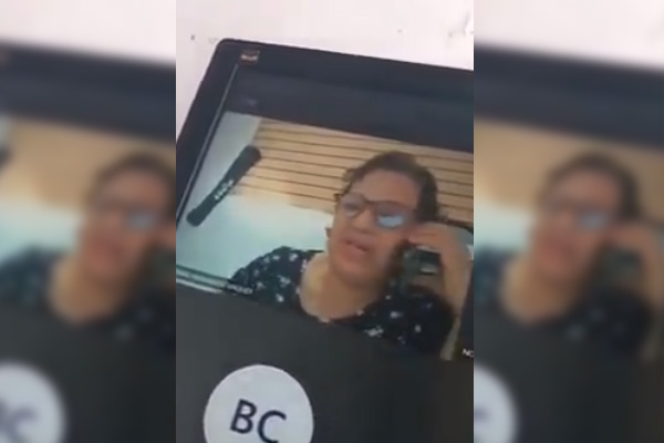 Maestra insulta a sus alumnos sin darse cuenta que seguían escuchándola