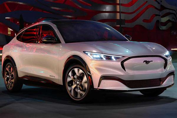 Ford inicia construcción del Mustang Mach-E, primer auto eléctrico armado en México
