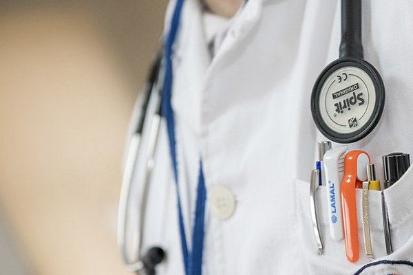 Gobierno de México duplica las becas para especialistas en medicina