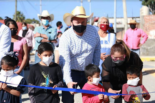 Inaugura Velázquez pavimentación y electrificación en dos comunidades atlixquenses