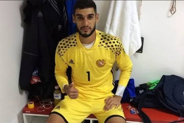 Futbolista armenio se alista en el Ejército de Nagorno Karabaj en medio de los combates