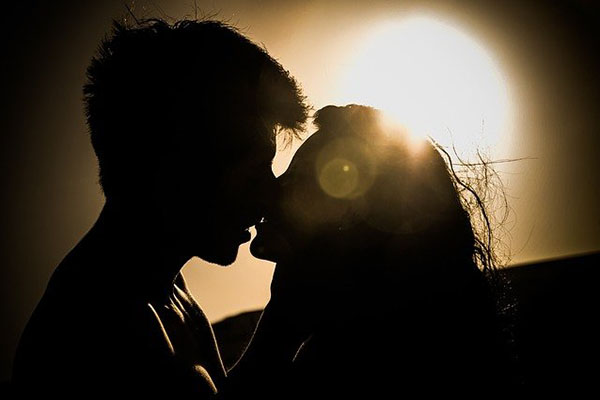 Científicos afirman que el amor romántico es similar a la adicción