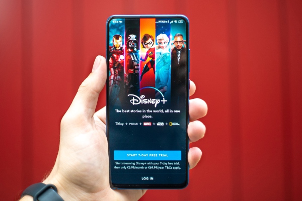 Disney+ llega explotando la nostalgia para competir con Netflix