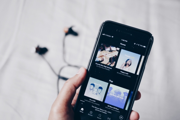 Lanzan dispositivo que pone música en tu cabeza sin necesidad de audífonos
