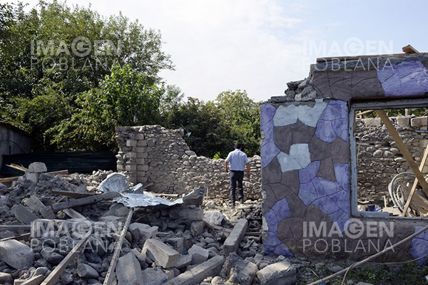 Tierra quemada: armenios incendian sus hogares en Karabaj antes de cederlas a Azerbaiyán