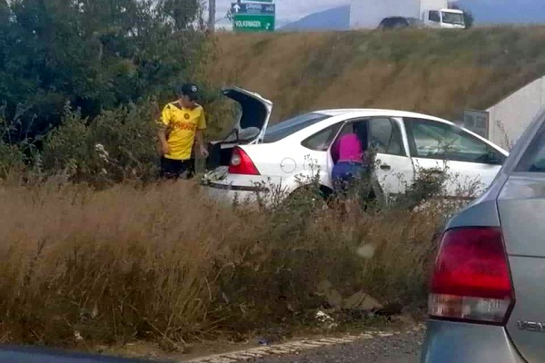Rapiña de “ciudadanos” en accidente de camión cervecero