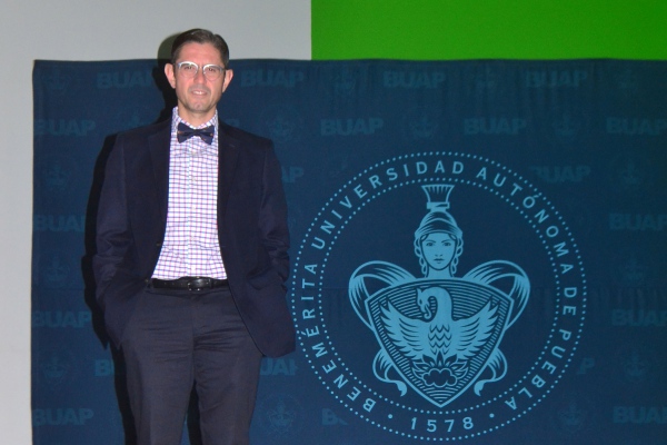 Egresado de la BUAP destaca en el centro médico de la Universidad de Mississippi