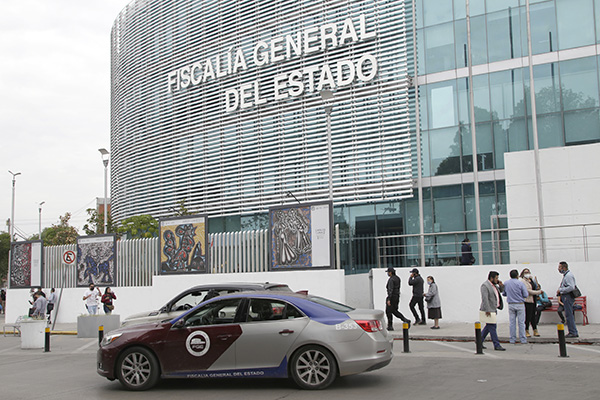 Detenido intenta saltar reja de la Fiscalía y termina con múltiples lesiones