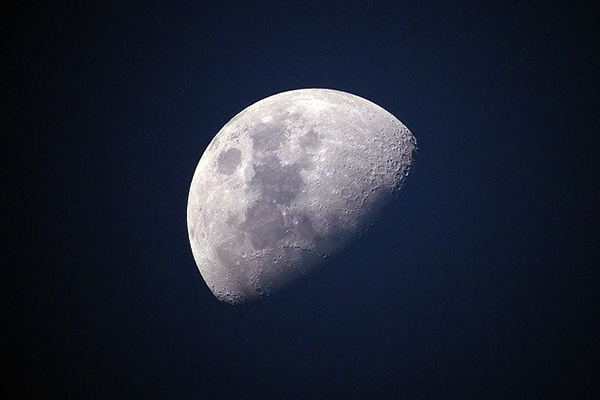 Ya puedes enviar tus cenizas a la Luna con esta compañía