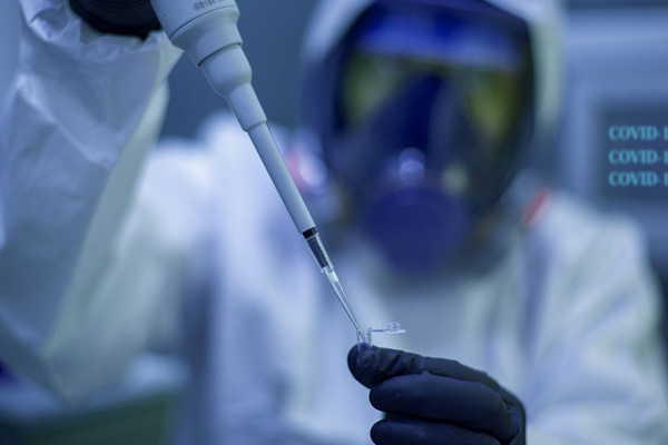 México asegura que laboratorios presentarán en el país la fase 3 de tres vacunas anticovid
