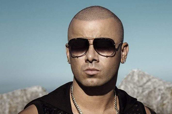 Wisin se disculpa por ofender a las mujeres con letras machistas