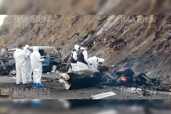 Suman 15 muertos por explosión de camión cisterna en Nayarit