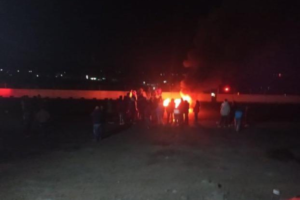 Pobladores de Tlahuapan bloquean la autopista tras presunta agresión a una mujer
