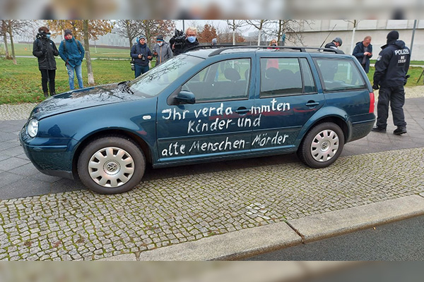 Merkel y su equipo, ilesos tras incidente a las puertas de la Cancillería Federal